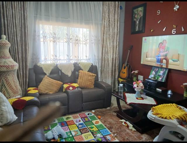 2 BEDROOM SECTIONAL TITLE FOR SALE IN GREENHILLS EXT 3